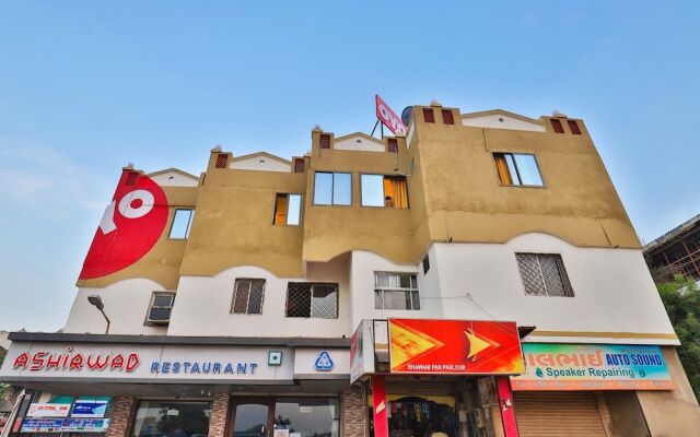 OYO 19501 Hotel Silver Palace