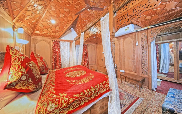 Kolu Group Of Houseboats