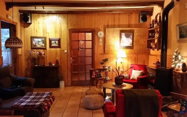 Hostal Xalet Refugi Pere Carné - Hostel