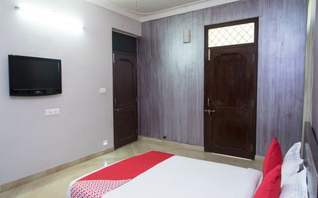 OYO Home 12830 Charming 3BHK