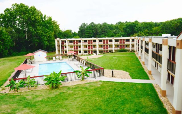 Red Roof Inn & Suites Commerce - Athens