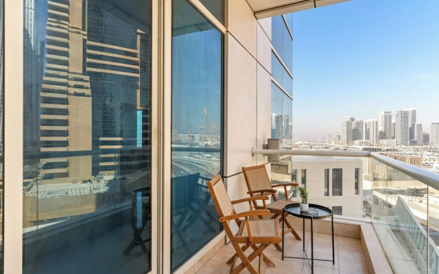 HiGuests - Exceptional Apt with Furnished Terrace By the Sea