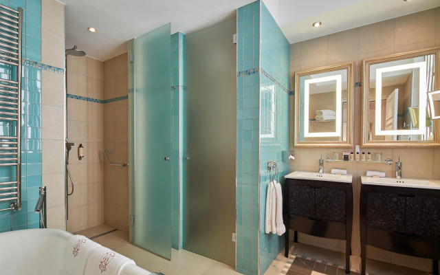 Majestic Hotel - SPA Champs Elysées