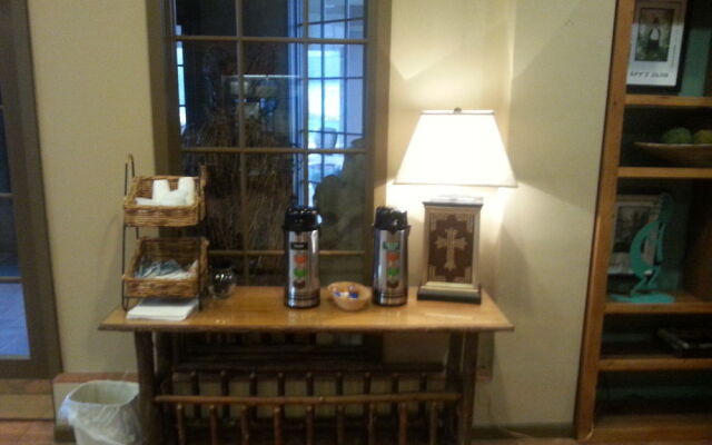 Chestnut Tree Inn - Cherokee