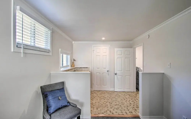 Convenient Burien Getaway: 12 Mi to Dtwn Sea!