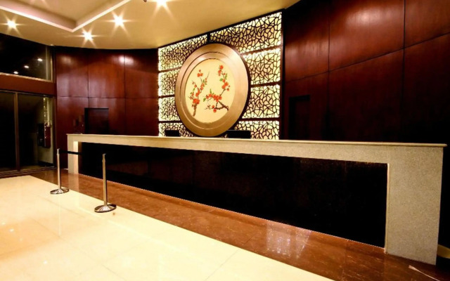 Mandarin Plaza Hotel