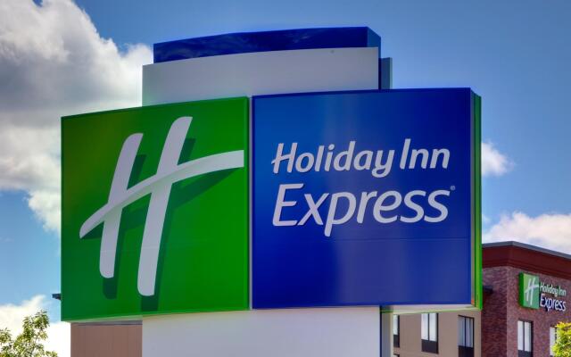 Holiday Inn Express & Suites - Milledgeville