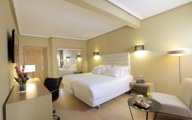 Отель NH Collection Cáceres Palacio de Oquendo