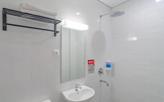 RedDoorz Premium @ Hotel Hebat