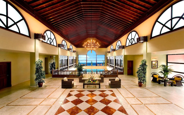 Hotel Las Olas
