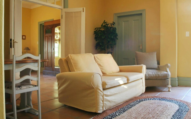 Mountain Manor Guest House & Executive Suites