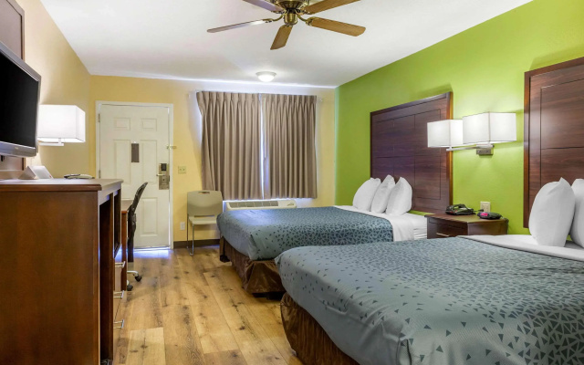 Econo Lodge West - Coors Blvd