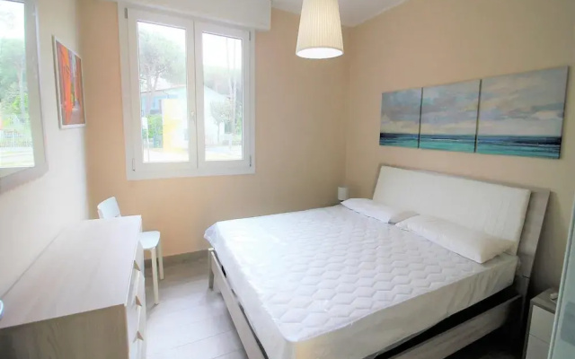 Spacious Apartment in Rosolina Mare near Sea