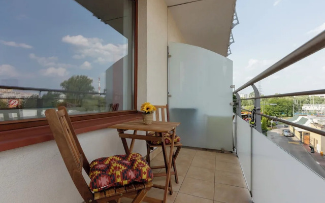Spacious Apartment + Parking by Renters