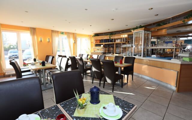 Café & Hotel am Holzhafen