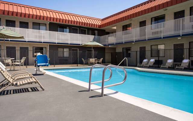 Days Inn by Wyndham Fresno South