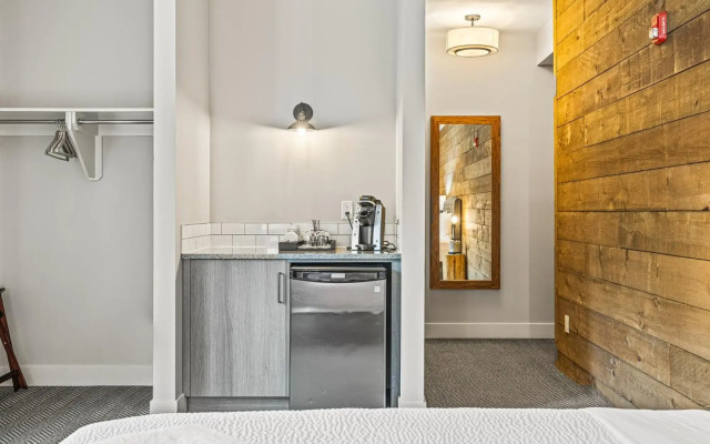 Basecamp Lodge Canmore