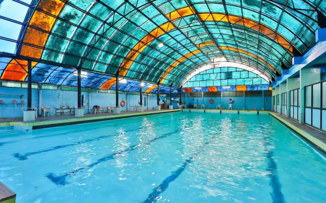 OYO 3975 Golden Star Country club