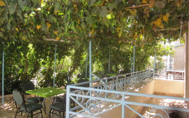 Caravan Hotel