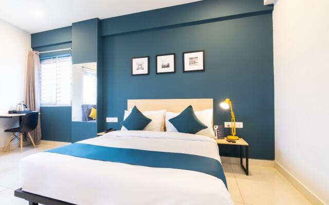 SilverKey Executive Stays 30377 Siri Square