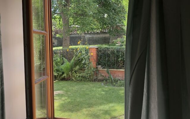 The Green Garden Apartment