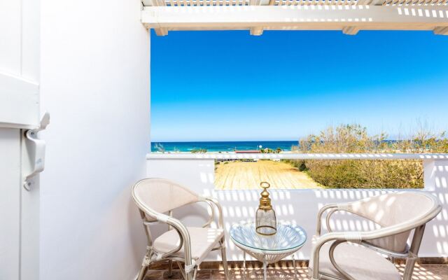 Pinelopi Beach Suites