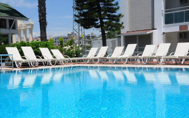 Clover Magic Altinkum Park Hotel