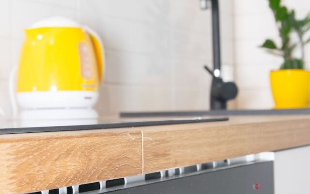 Yellow Apartment Old Town Air Condition