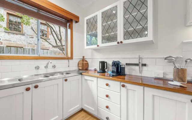Stylish 3 Bedroom Townhouse - Hobart CBD