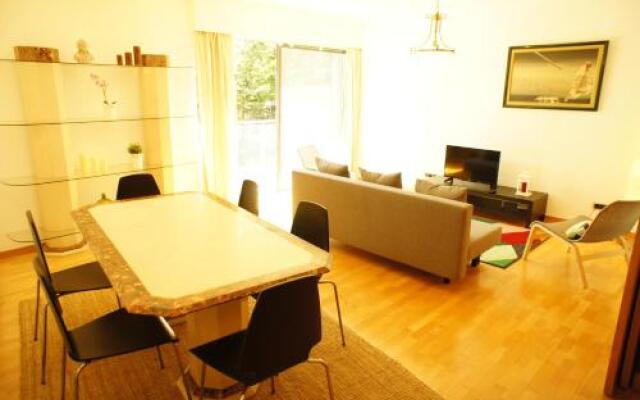 Modern Apartment near the Bridge