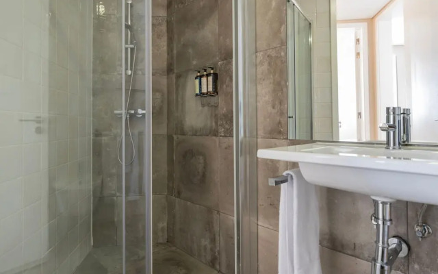 Carmo 43 by LovelyStay