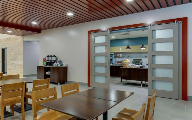 Country Inn & Suites by Radisson, Cumming, GA