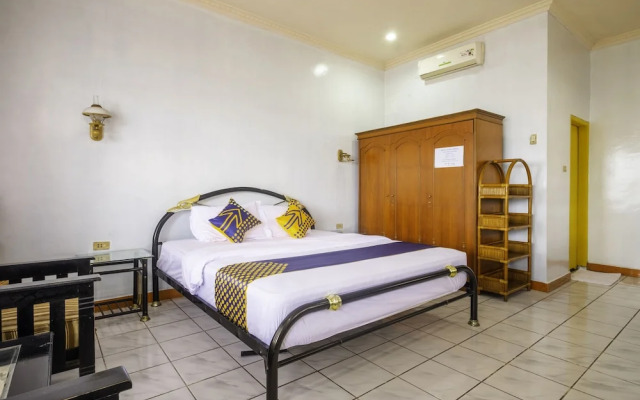 SPOT ON 1896 Hotel Mahkota Pantai