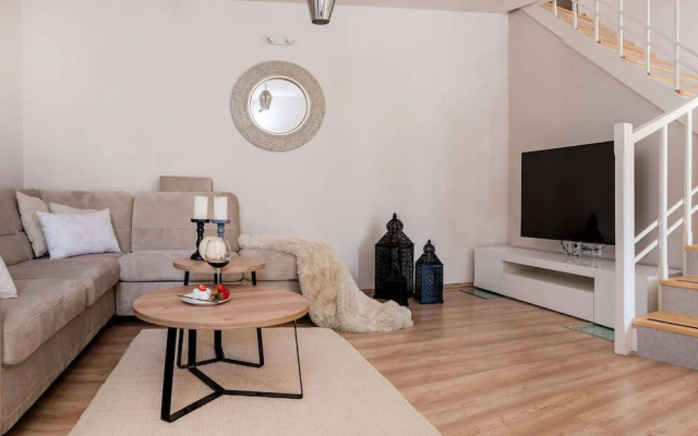 Luxury Villa Lelu With Heated Saltwater Pool, Parking, High Speed Internet, Bbq, el. car Charge T2