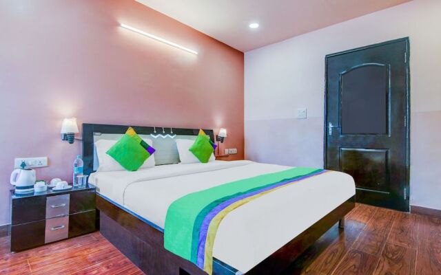 Treebo Trend Silver Stallion