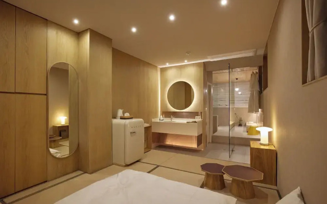 PBr7 Hotel Unusual Stay