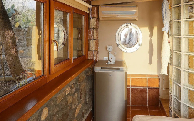 Beachfront Avia Nest - Aspa s Getaway