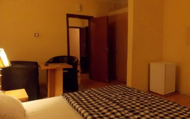 Royal Paragon Hotel