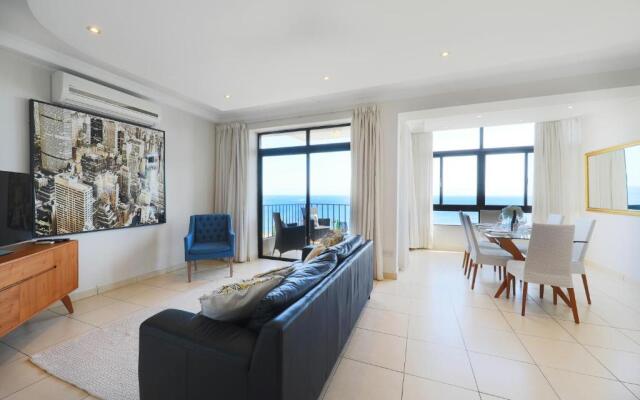 Large seafront 3 bedroom apartment in the heart of Sliema - MMAI1-2