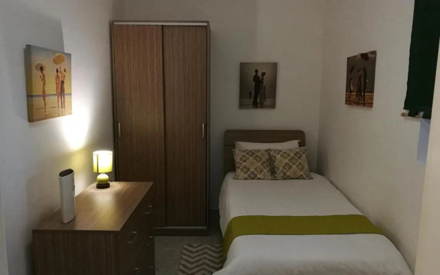 Village Corner 3 bedroom apartment with garage