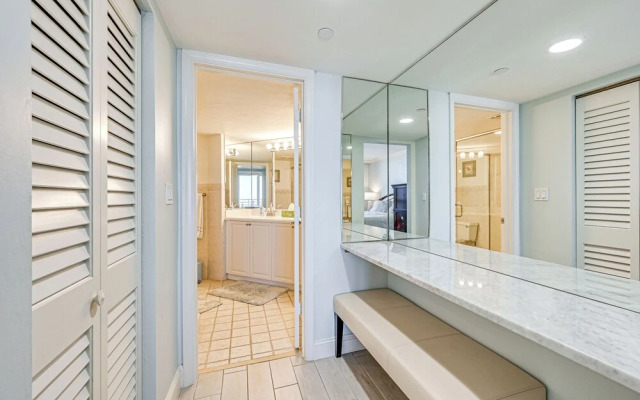 Oceanfront Marco Island Escape w/ Beach Access!