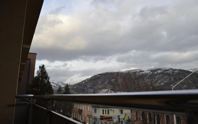 Rakhiv Hotel & Apartments