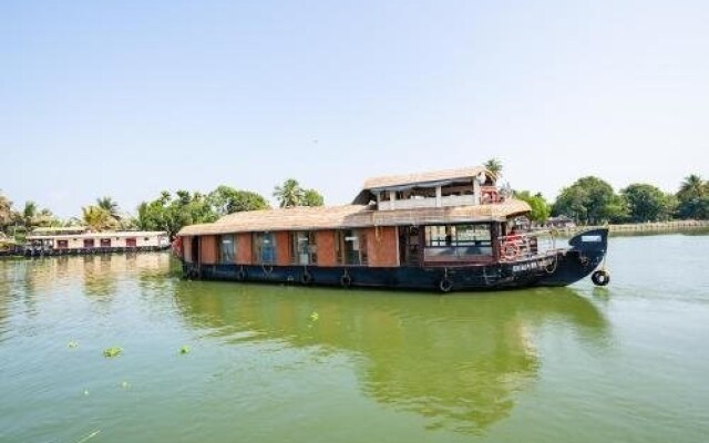 OYO 28400 Relax In Kerala Pamba 3bhk Sharing Houseboat