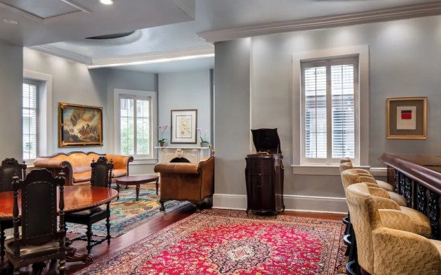 New Orleans Courtyard Hotel and Suites by the French Quarter