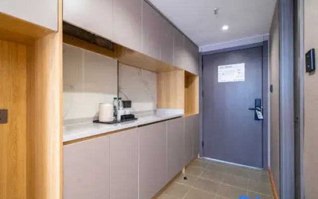 Qiuwang Hotel (Shanghai Caobao Road Subway Station Branch)