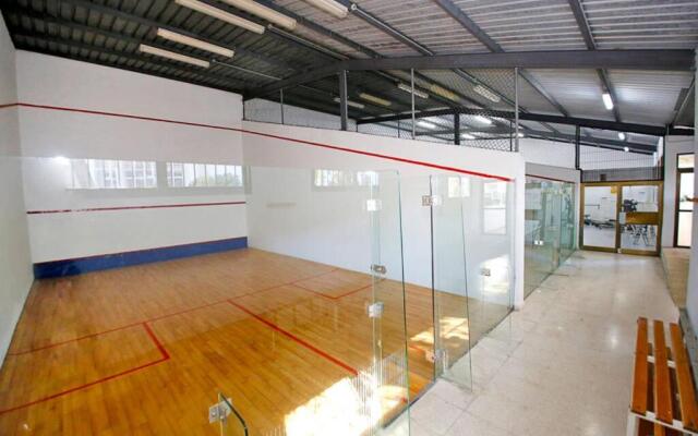 Garden apartment with Pool and AC