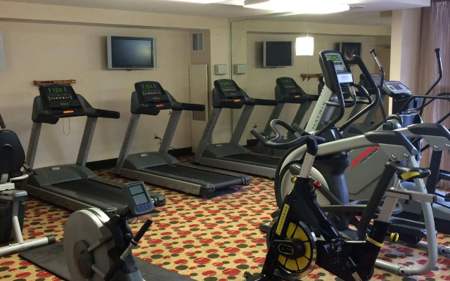 Sawgrass Grand Hotel and Suites Sports Complex