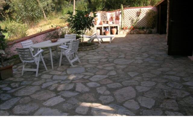 Single House, 6 Pax, 150 Mt To The Sea-Silvia B