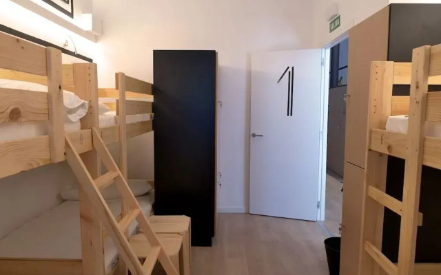 Guitar Hostel