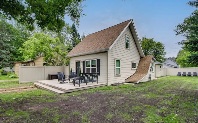 Stylish 'crosby Cottage' - 1 Mi to Serpent Lake!
